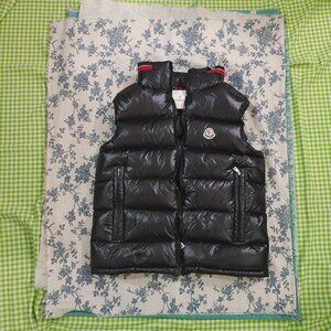 Moncler Padded Logo-Patch Down Jacket Gilet